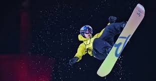 《解说员的艺术：那些标志性的“It is High, It is Far...”如何诞生？》