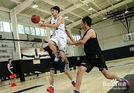 郑钦文笑了，网球其实存在一物降一物的，你不可能打遍天下无敌手的…